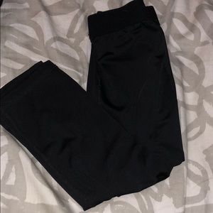 BLACK SOFFEDRI CAPRI LEGGINGS